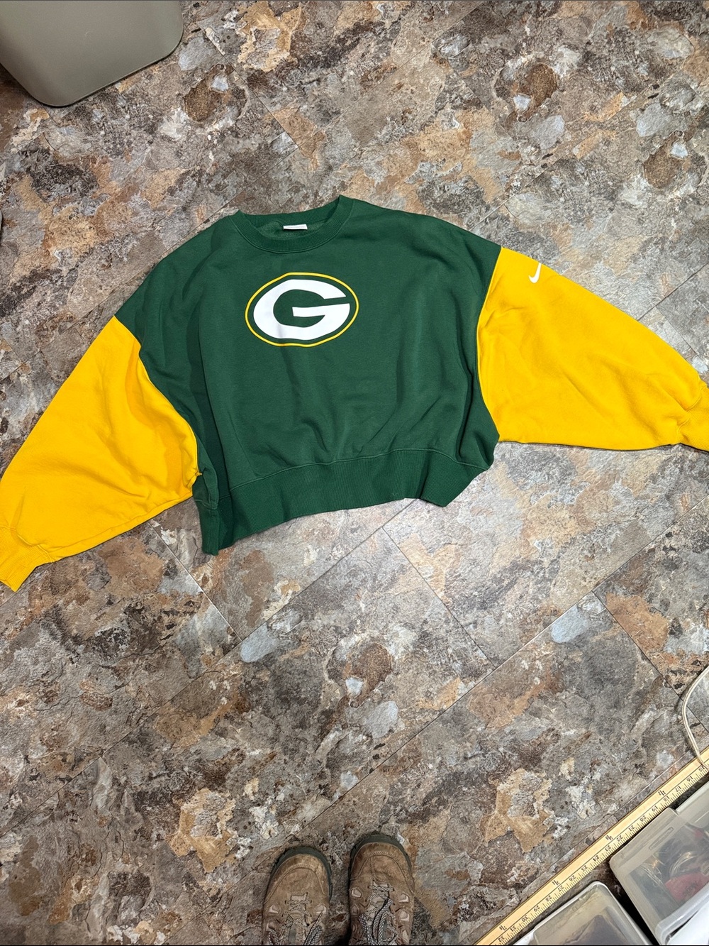 Nike Green and Yellow Cropped Team Green Bay Packers  boxy Sweatshirt